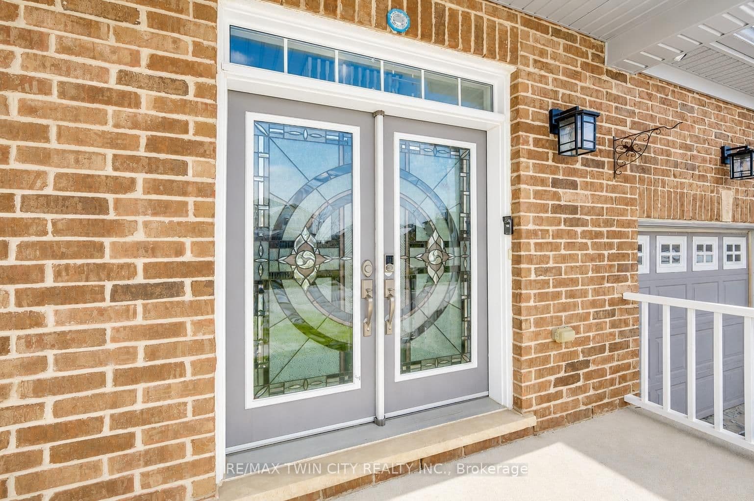 498 Thomas Slee Drive thumbnail 3