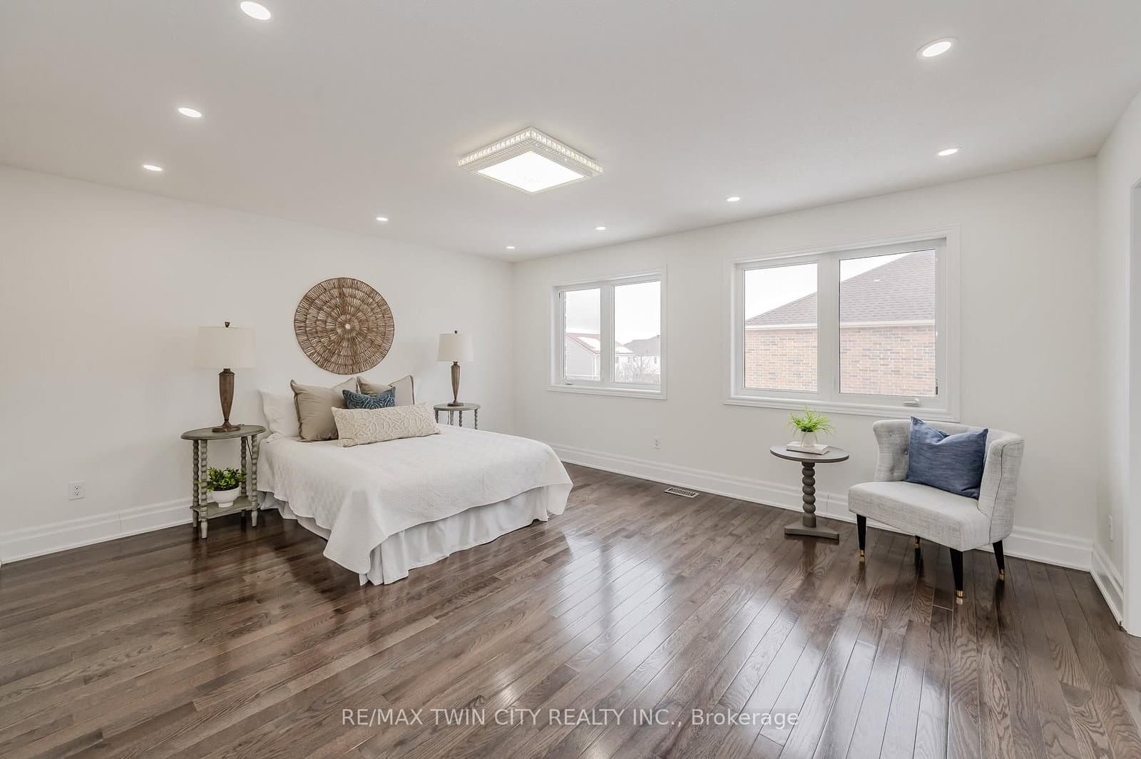 498 Thomas Slee Drive thumbnail 30