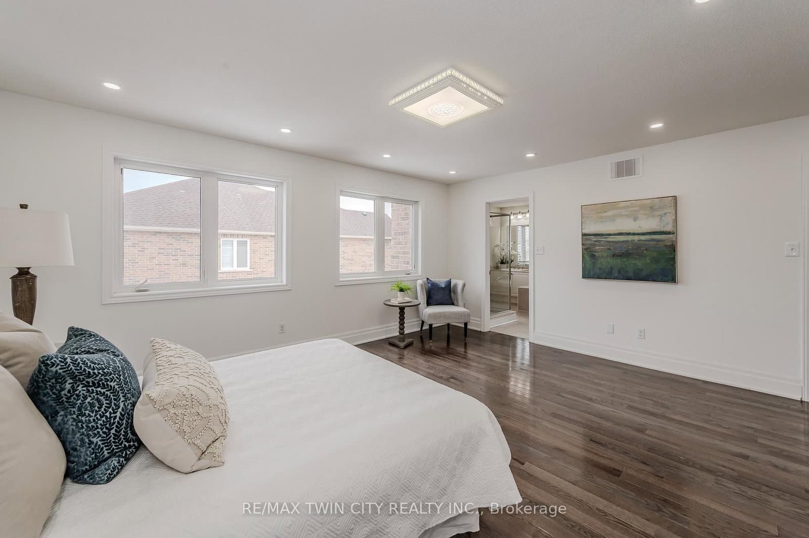 498 Thomas Slee Drive thumbnail 32
