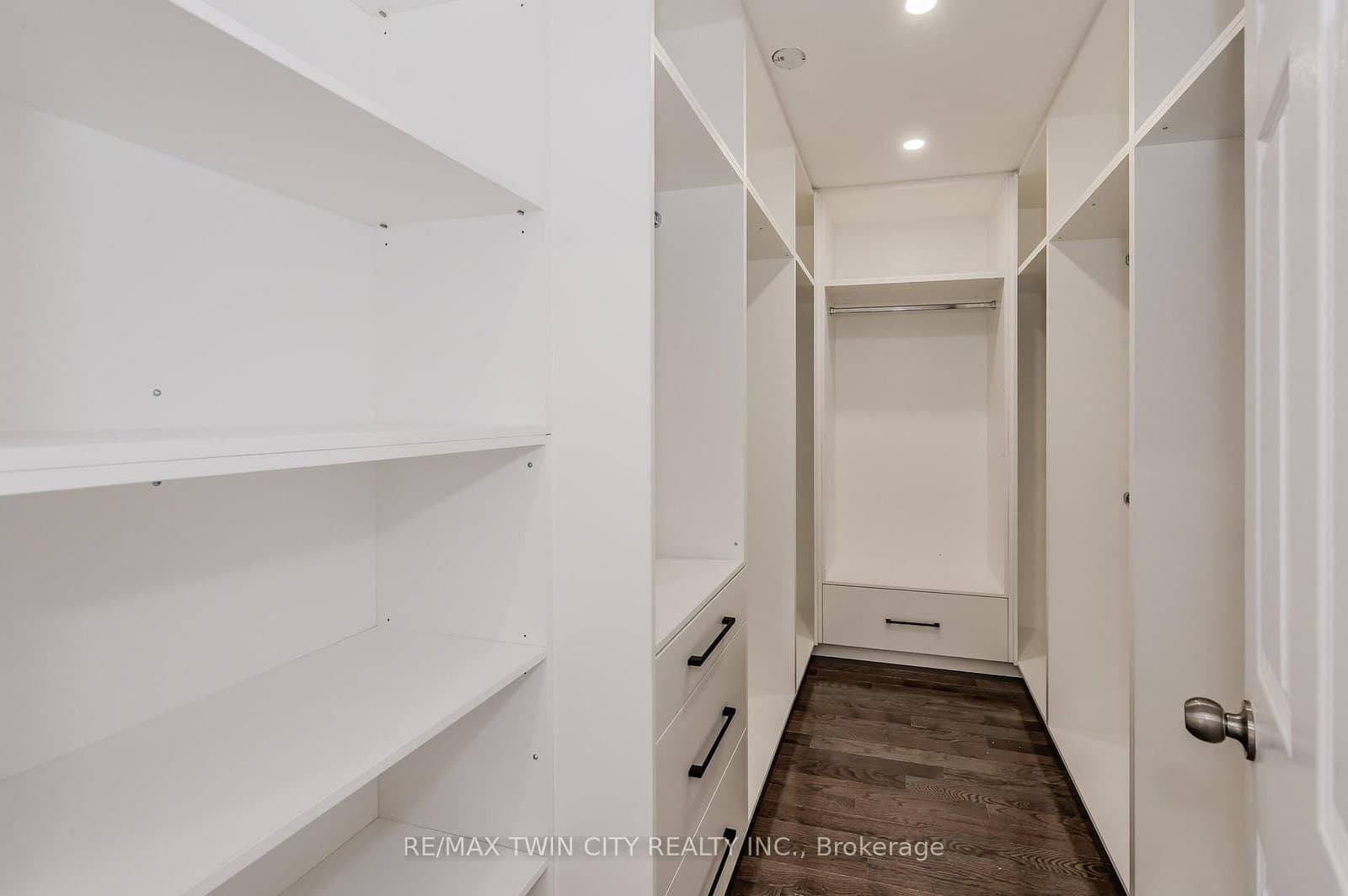 498 Thomas Slee Drive thumbnail 33