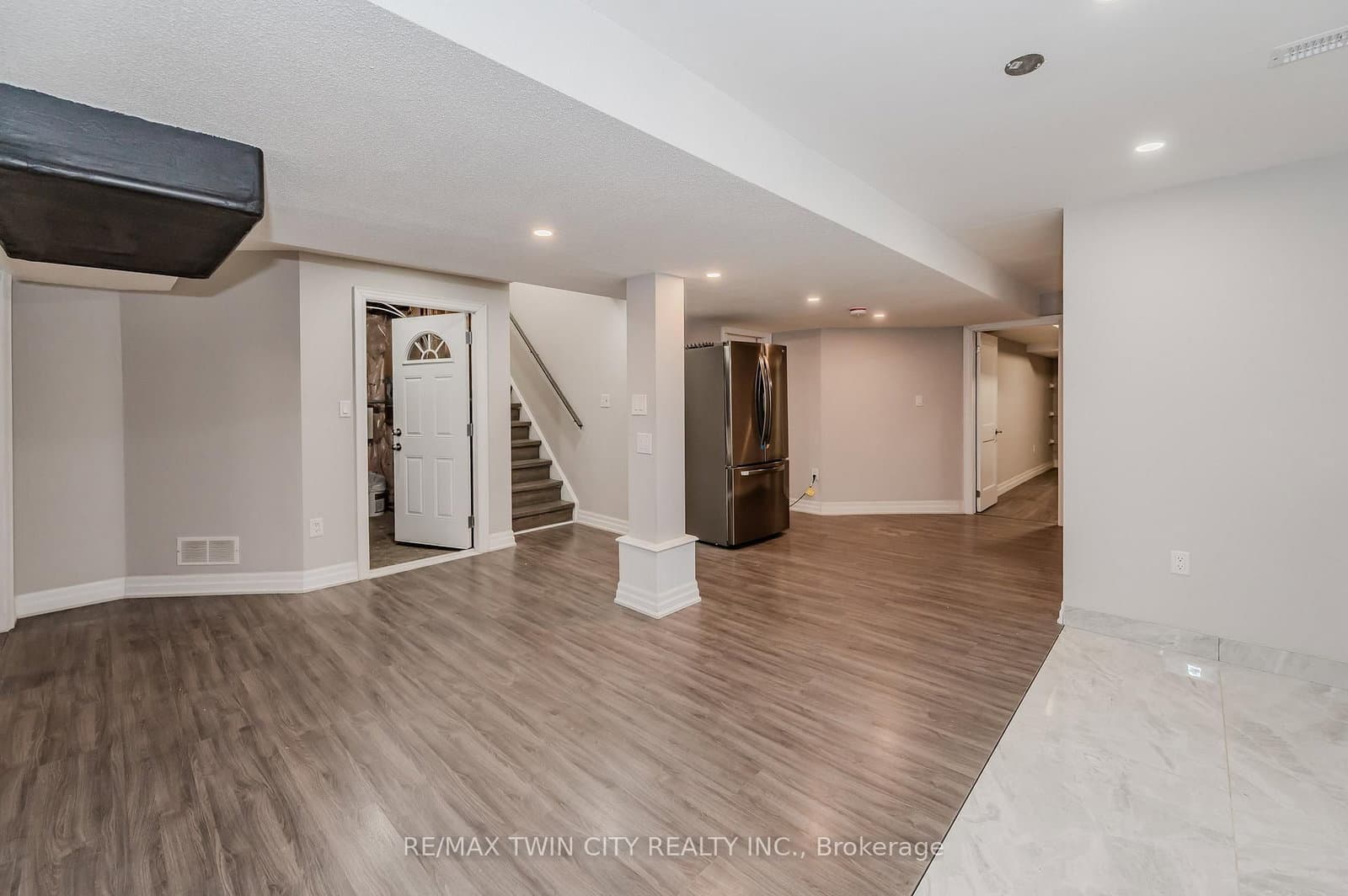 498 Thomas Slee Drive thumbnail 39