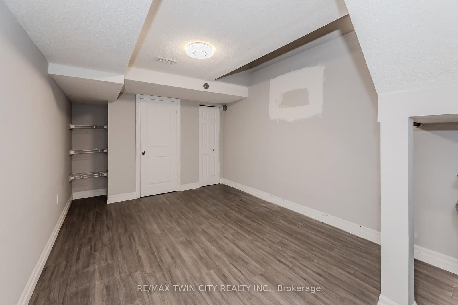 498 Thomas Slee Drive thumbnail 40