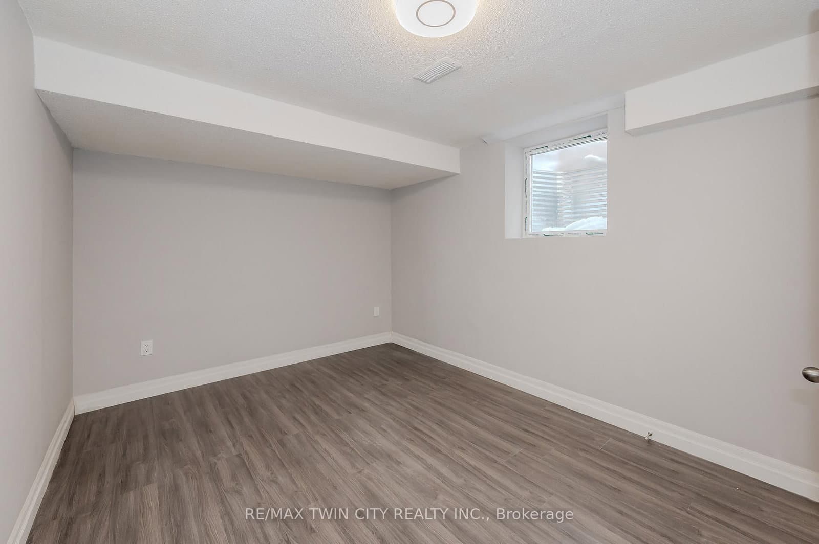 498 Thomas Slee Drive thumbnail 42