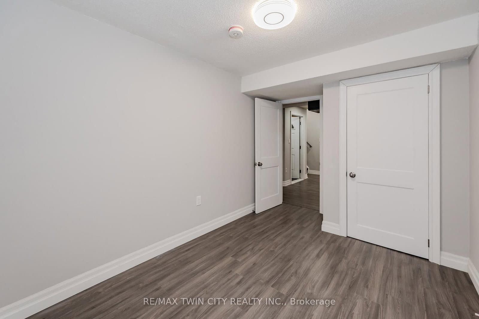 498 Thomas Slee Drive thumbnail 45
