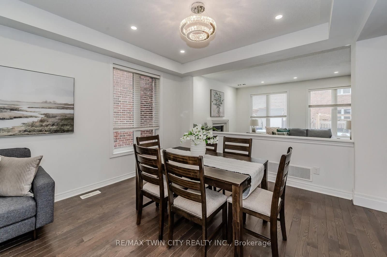 498 Thomas Slee Drive thumbnail 8