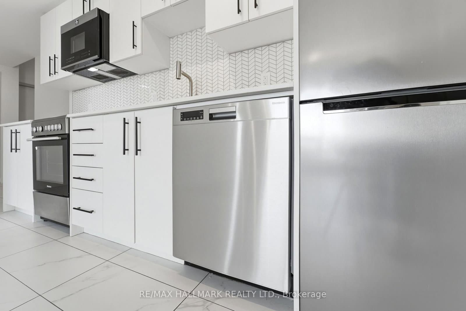5 Wellington Street S, Unit 1406 thumbnail 11