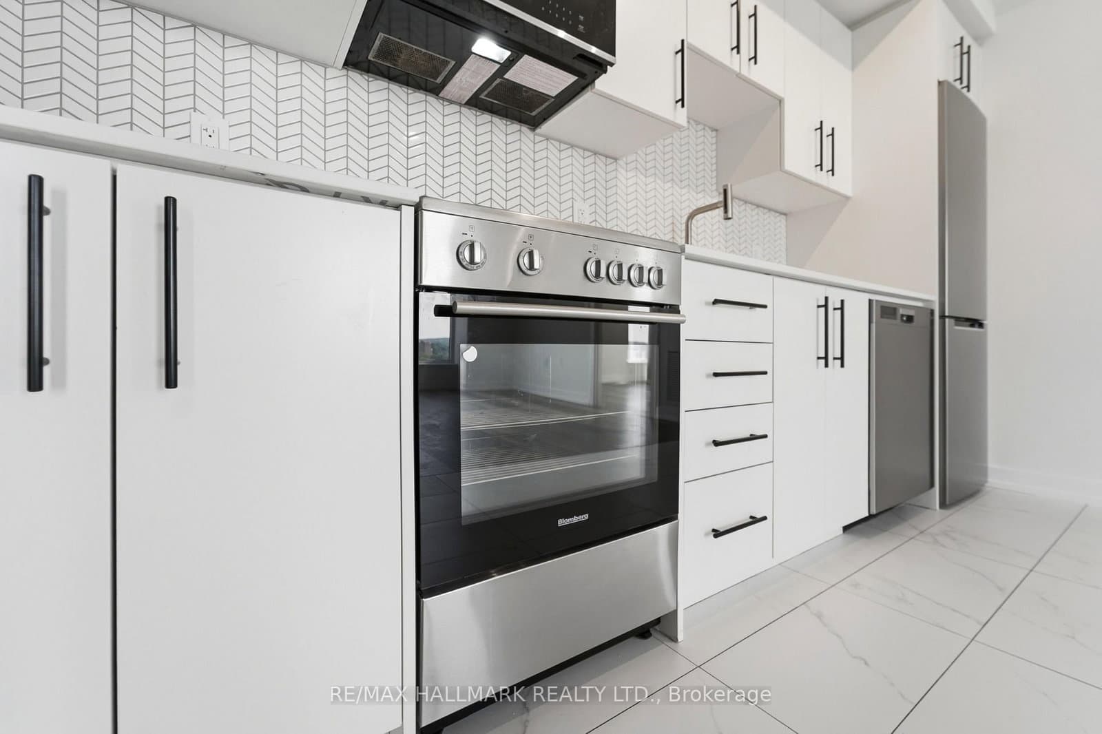 5 Wellington Street S, Unit 1406 thumbnail 12
