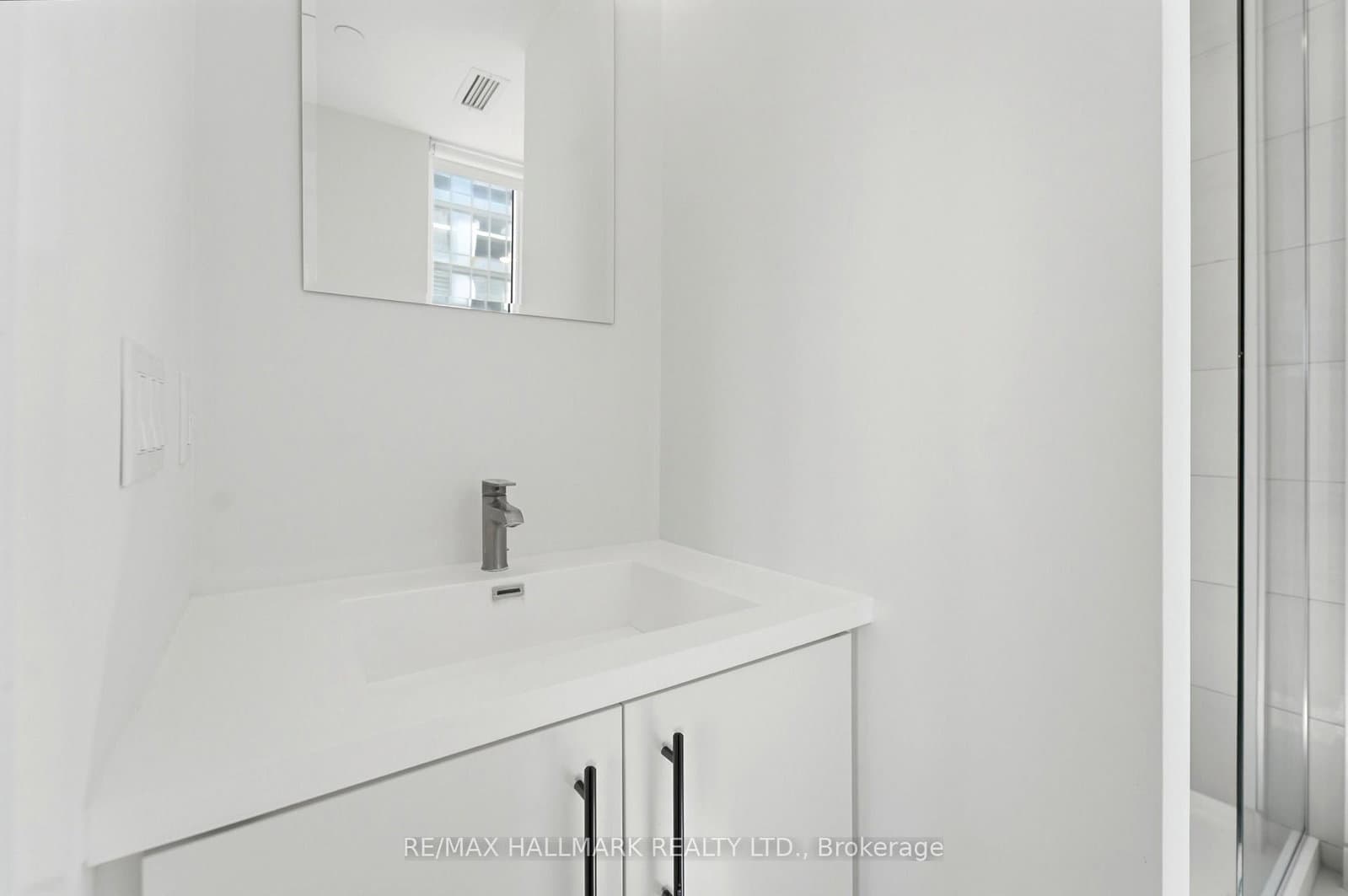 5 Wellington Street S, Unit 1406 thumbnail 16