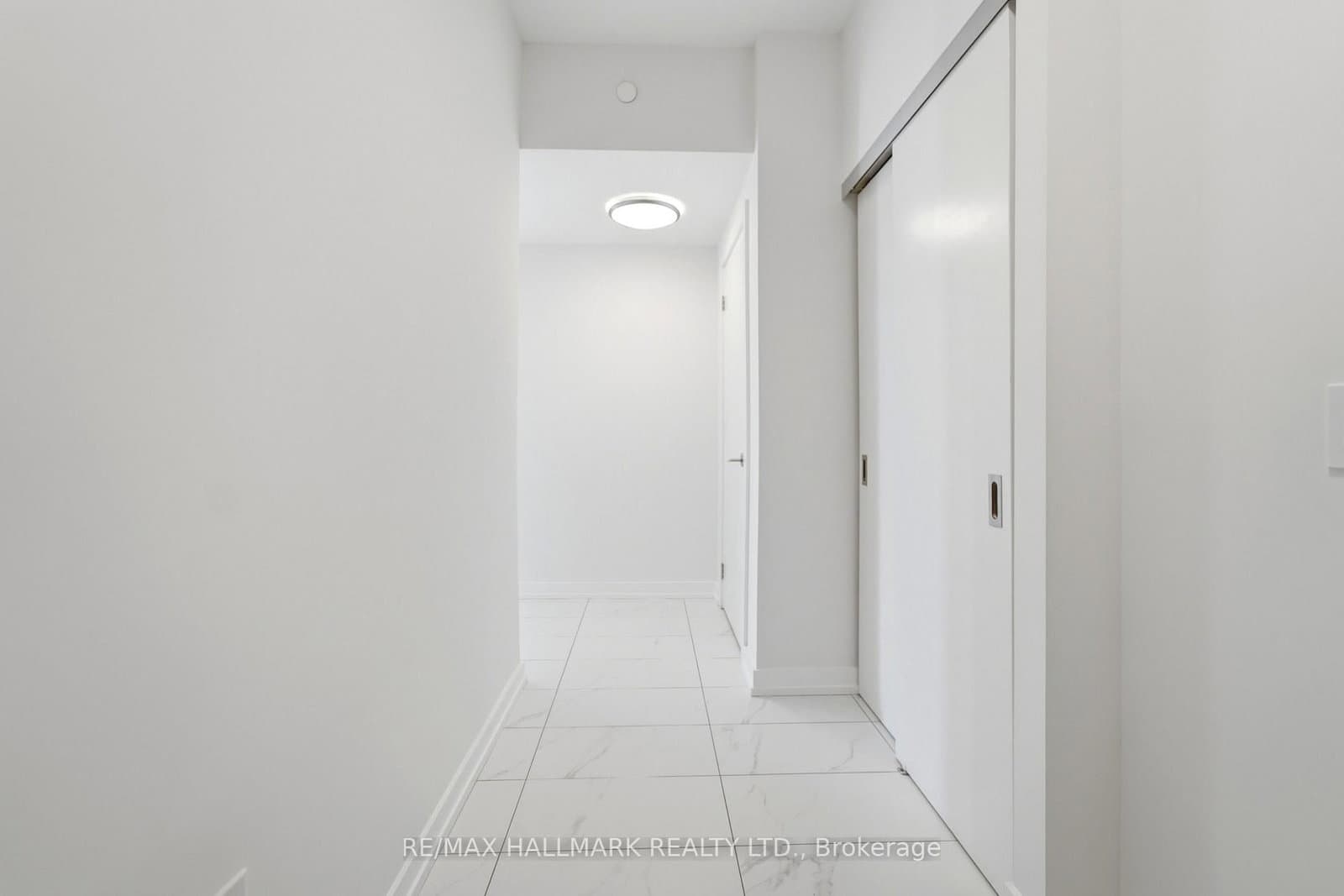 5 Wellington Street S, Unit 1406 thumbnail 3