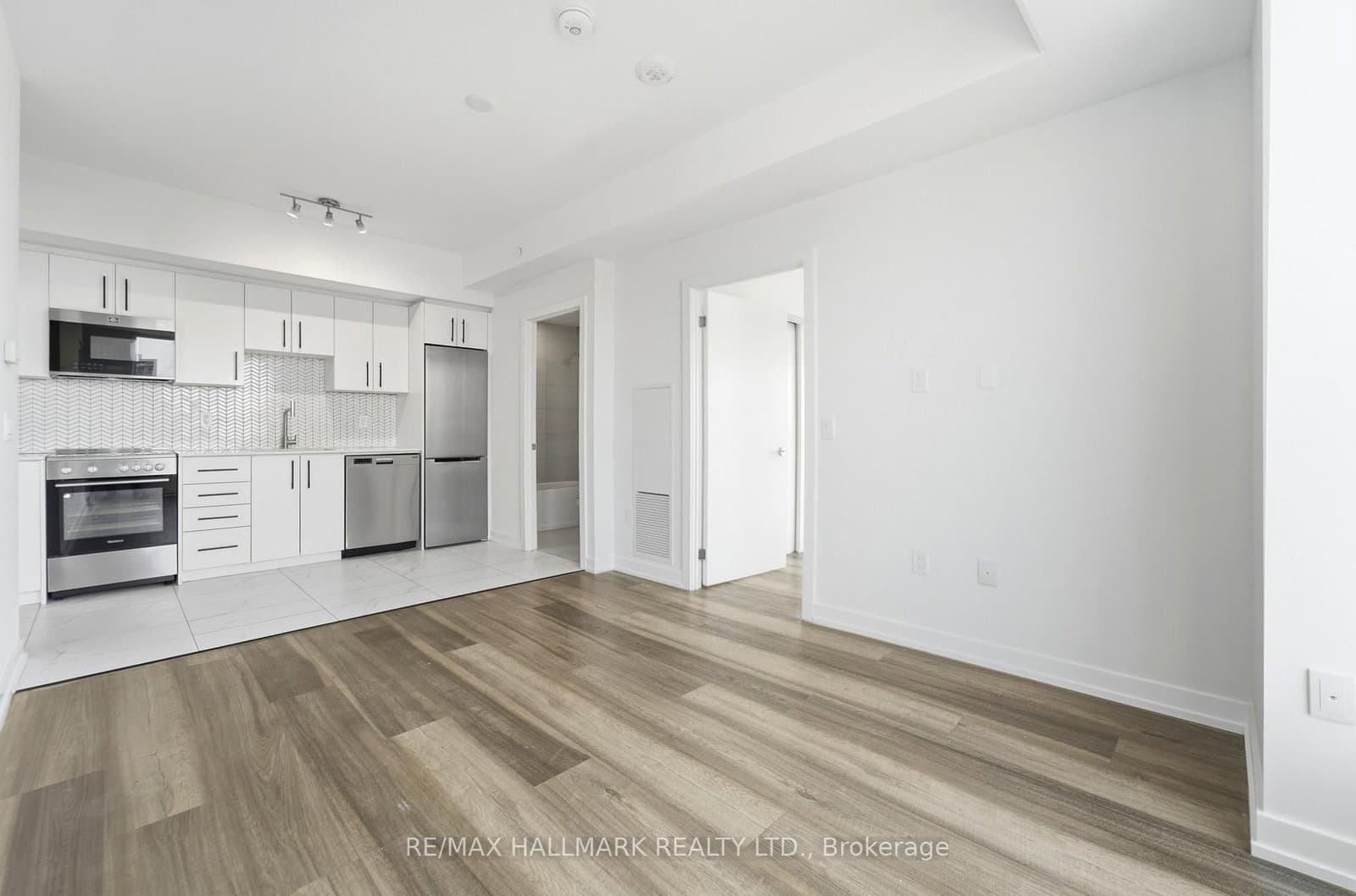 5 Wellington Street S, Unit 1406 thumbnail 9