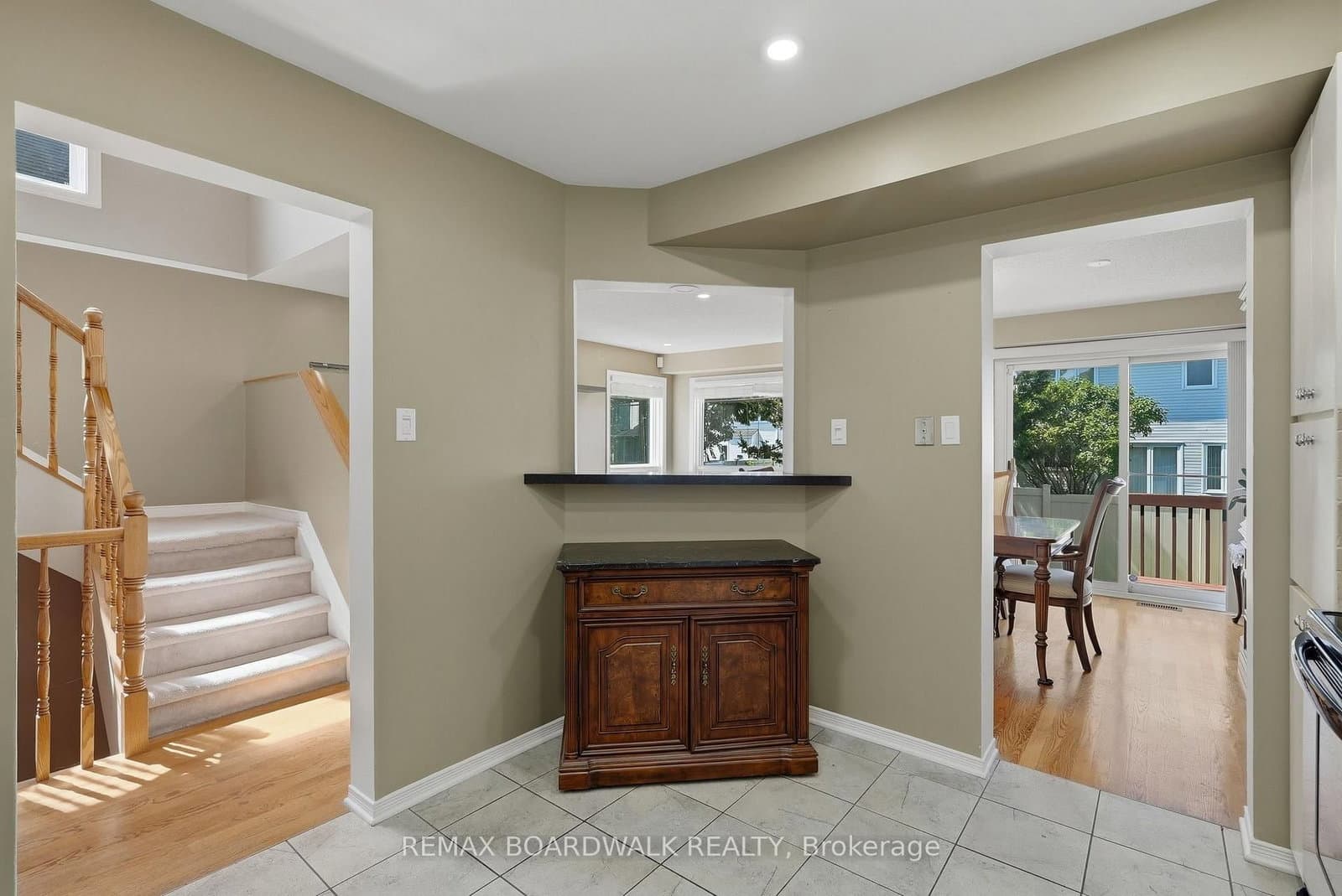 5981 Pineglade Crescent thumbnail 10