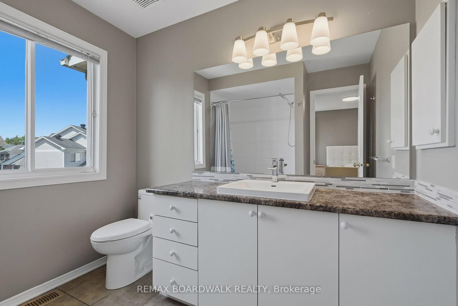 5981 Pineglade Crescent thumbnail 21