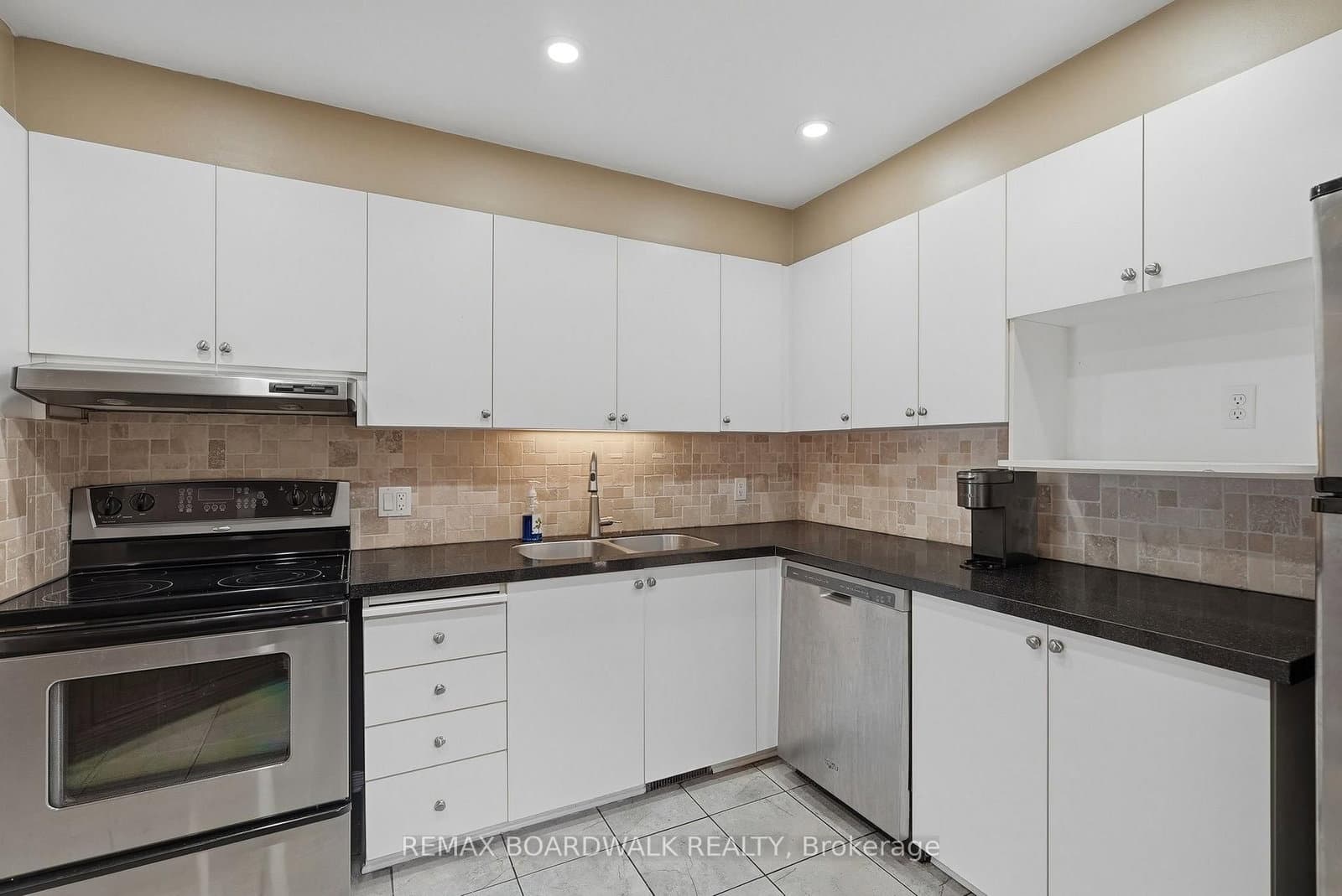 5981 Pineglade Crescent thumbnail 9