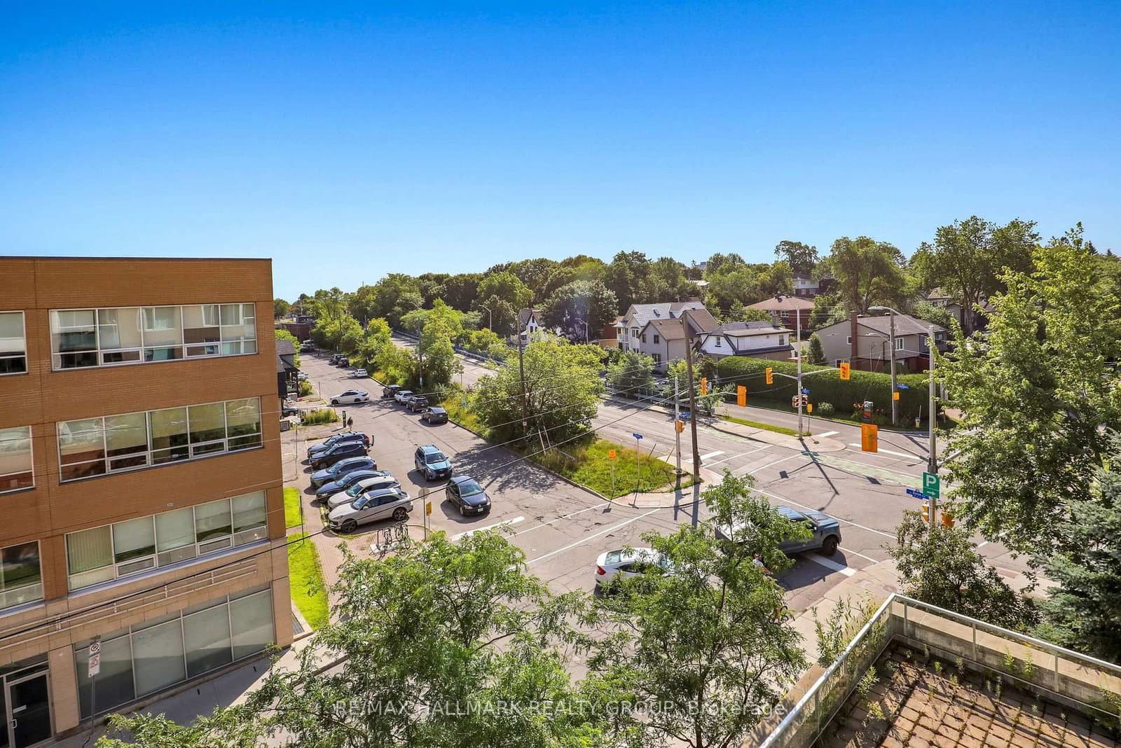 575 Byron Avenue, Unit 411 thumbnail 16