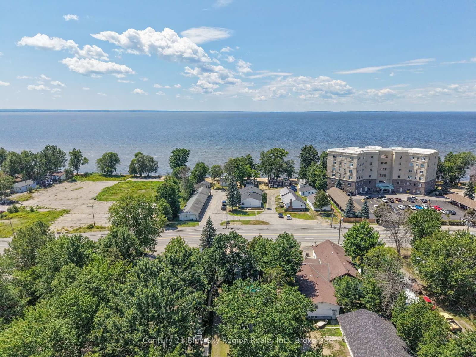 554 Lakeshore Drive thumbnail 4
