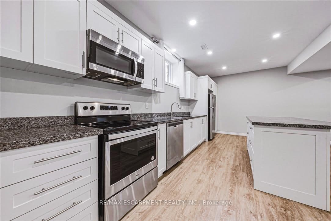 602 Cochrane Road thumbnail 35