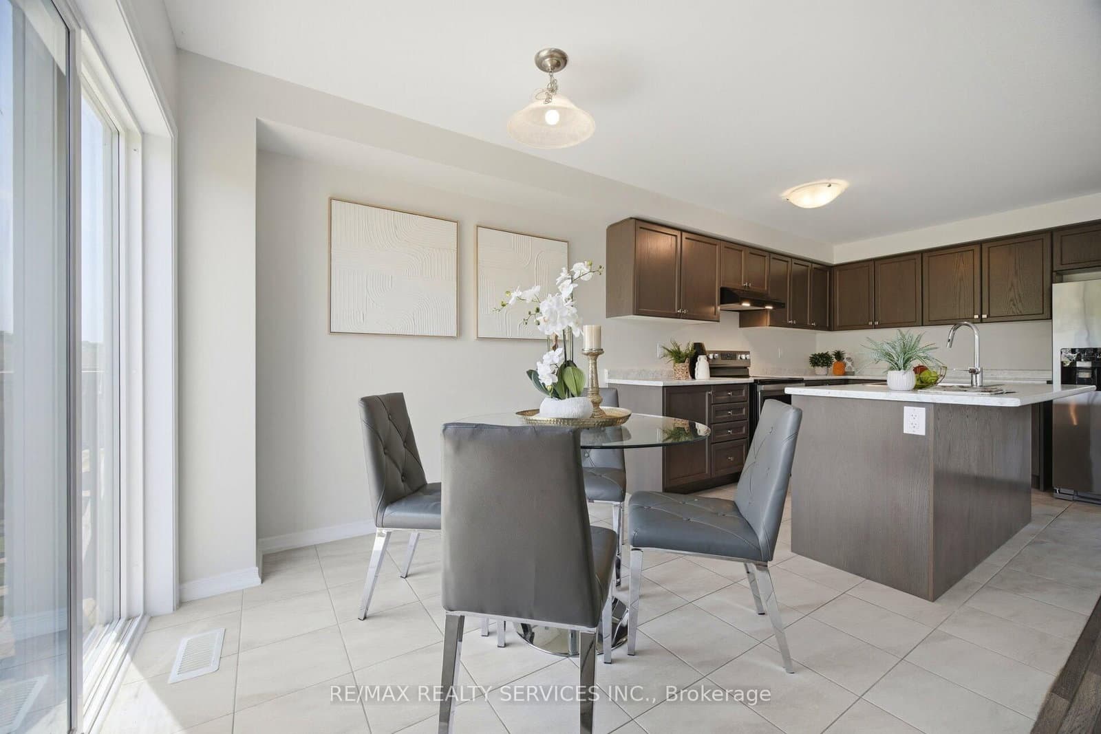 250 Esther Crescent thumbnail 18