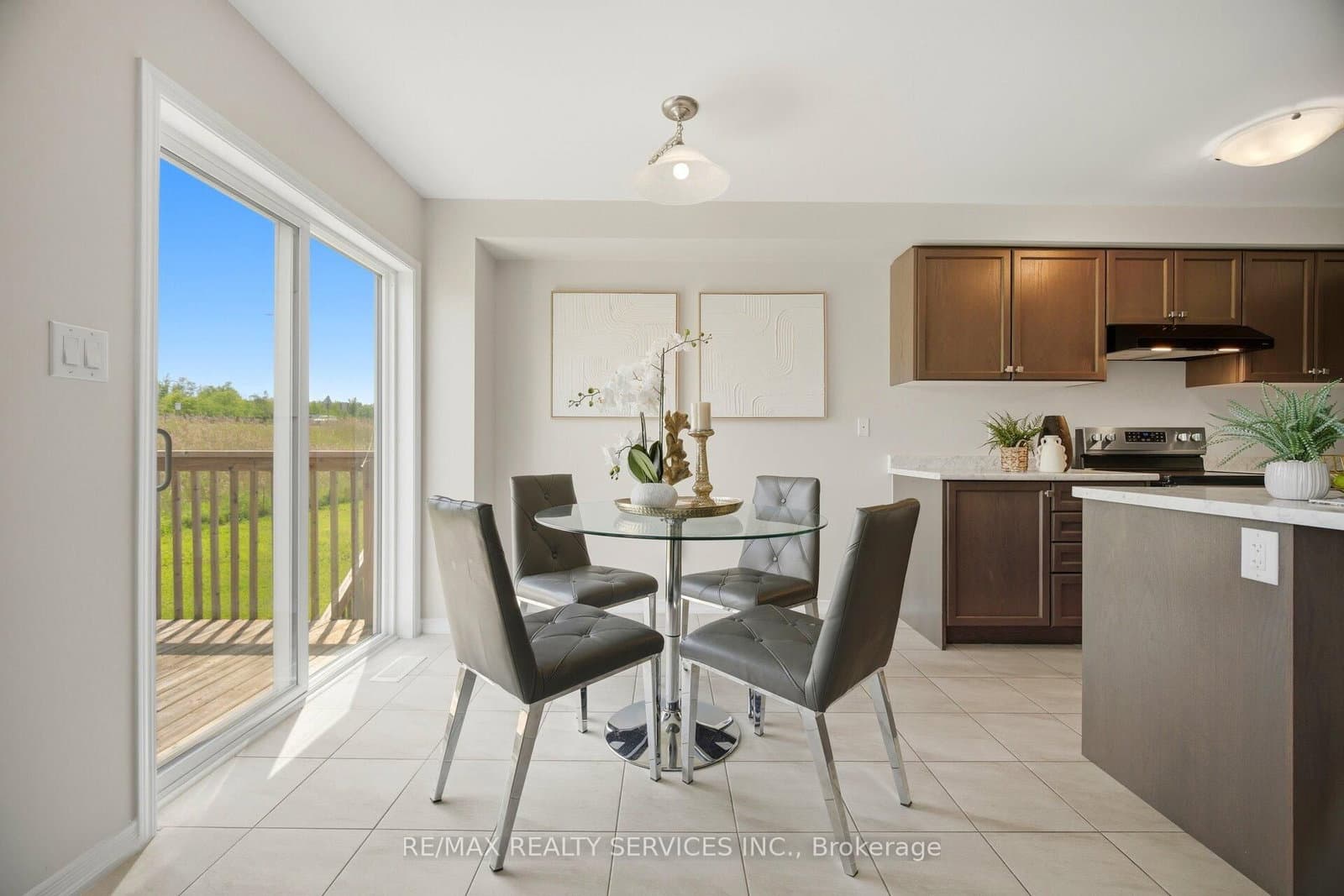 250 Esther Crescent thumbnail 19