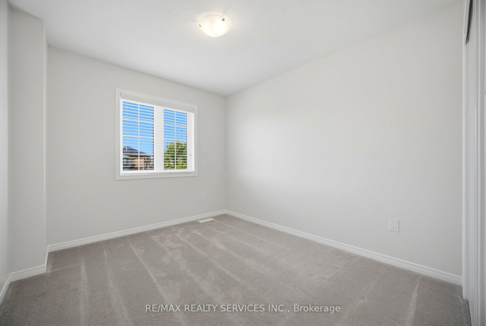 250 Esther Crescent thumbnail 33