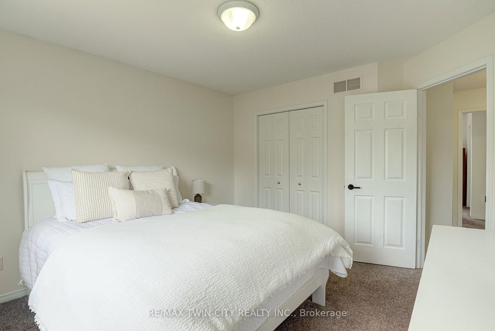 799 Commonwealth Crescent thumbnail 19