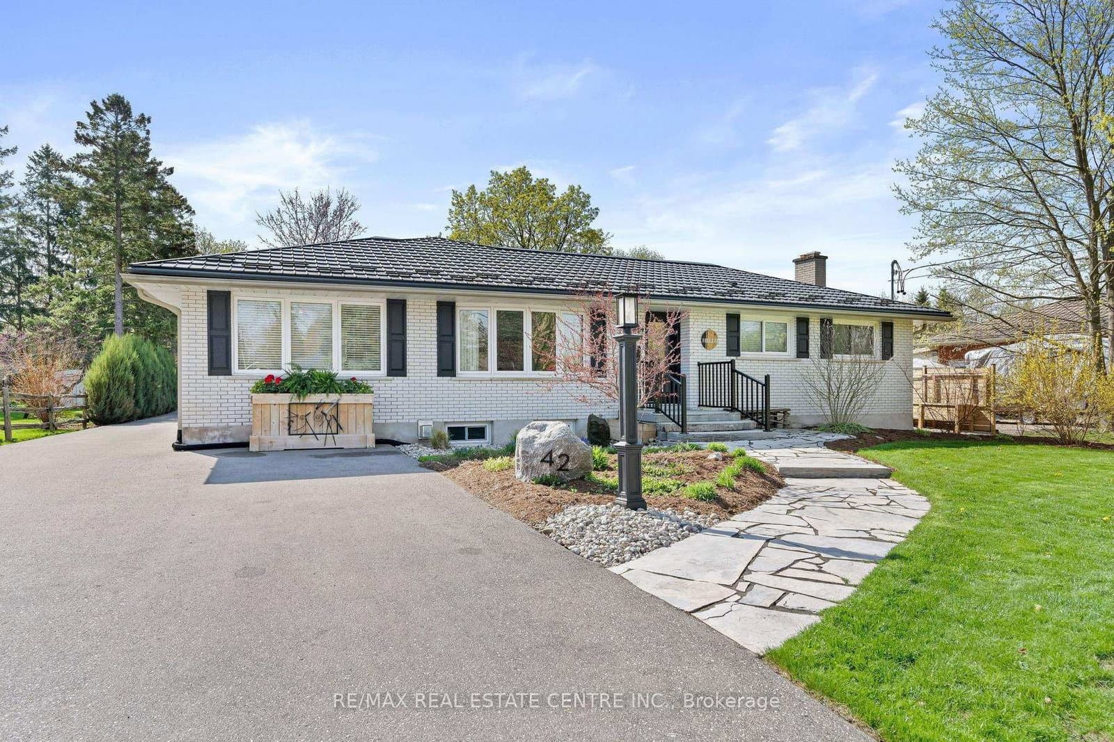 42 Ridgeway Avenue thumbnail 2