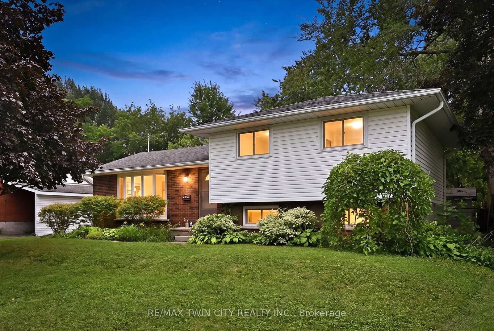 24 1/2 Parkview Road - Image 1
