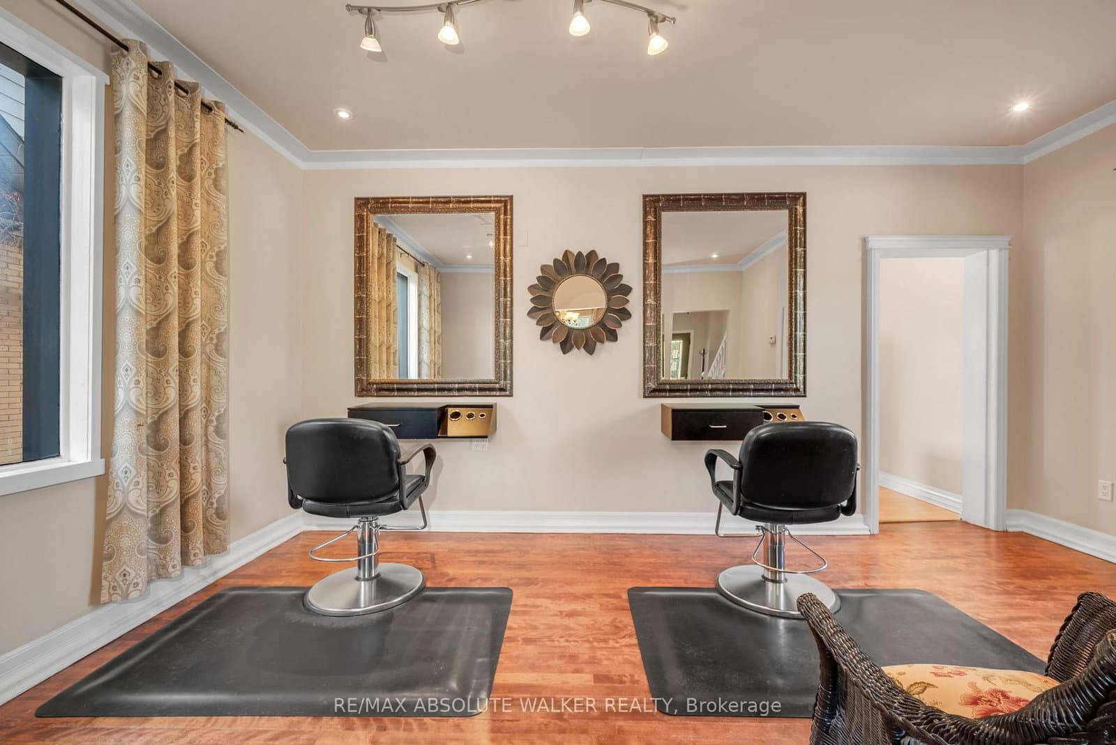 383 Danforth Avenue thumbnail 11