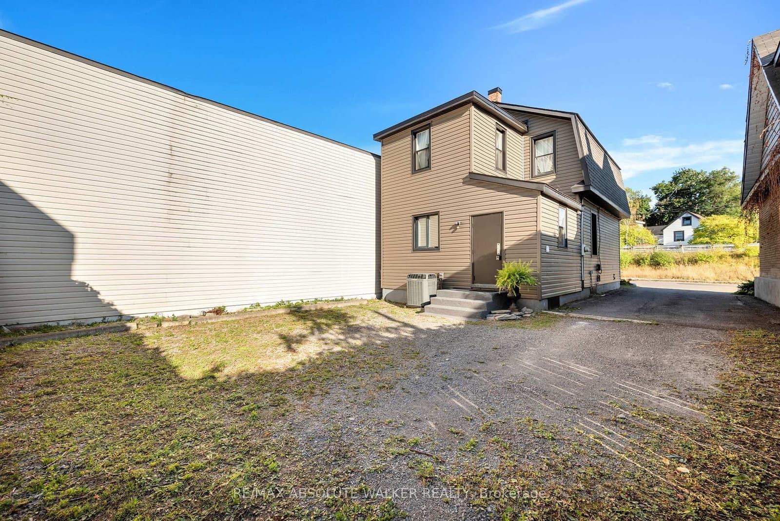 383 Danforth Avenue thumbnail 33