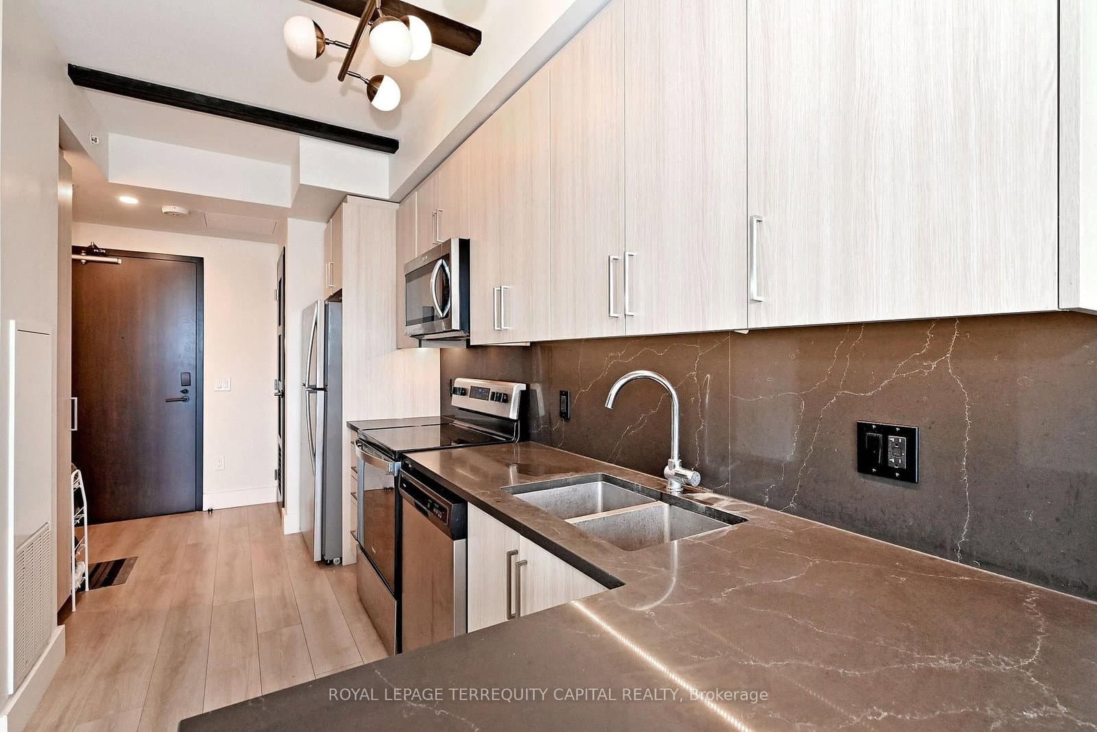 145 Columbia Street W, Unit 2001 thumbnail 17