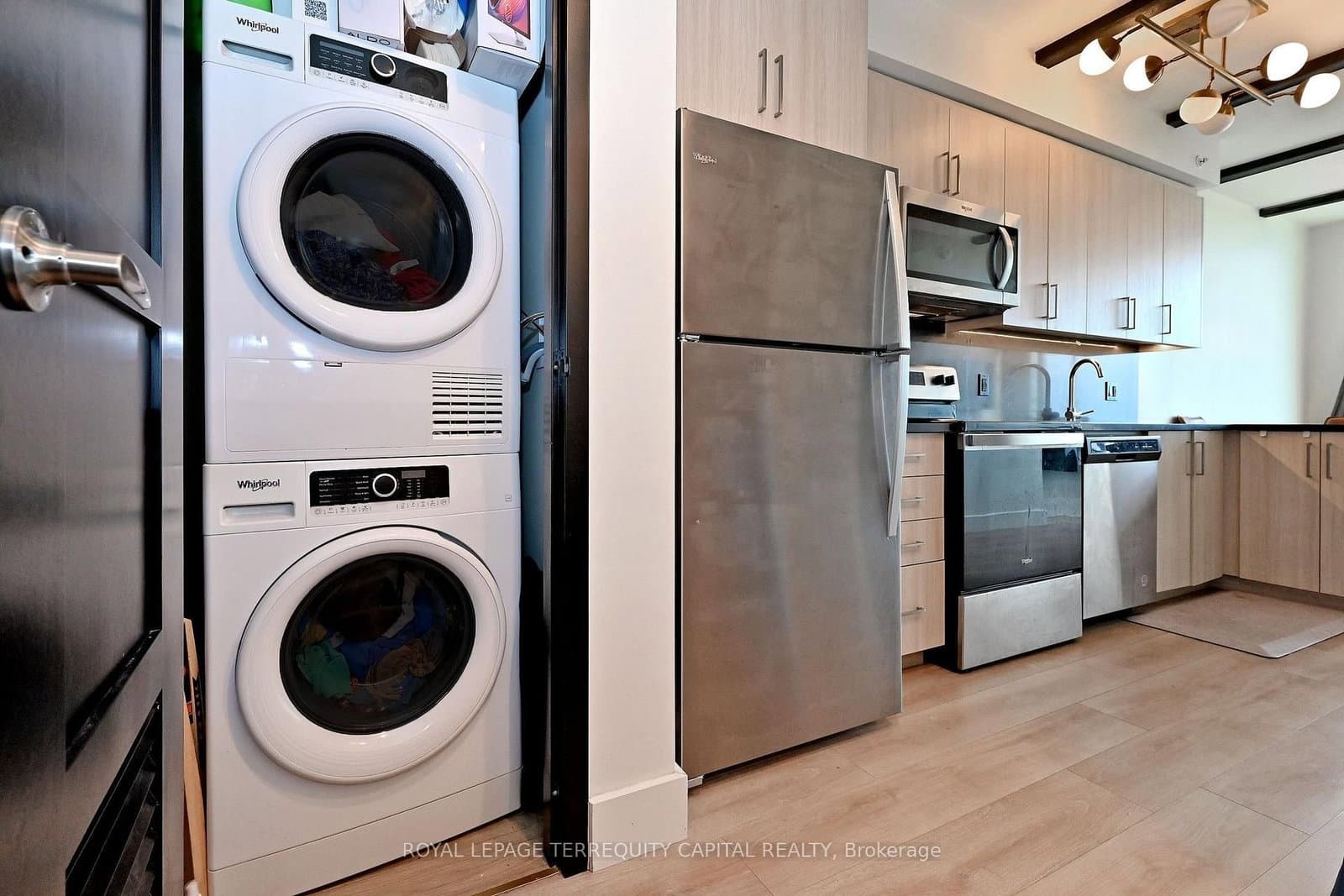145 Columbia Street W, Unit 2001 thumbnail 21