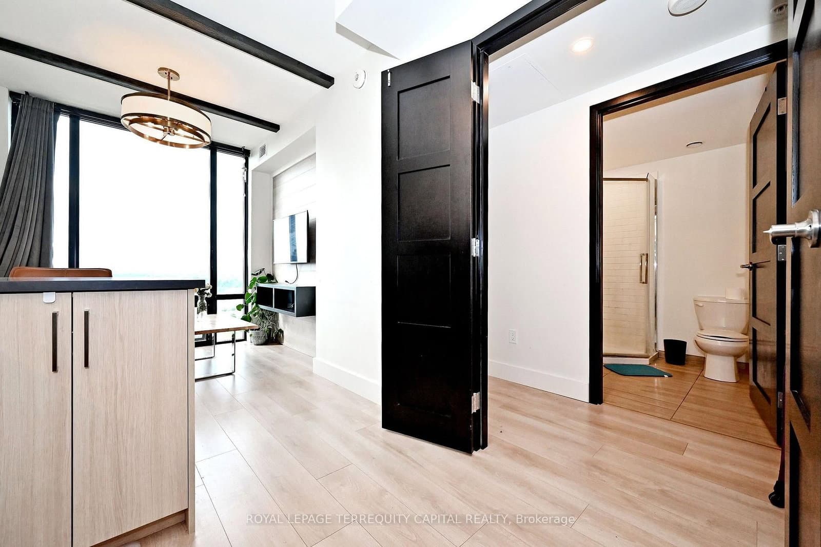 145 Columbia Street W, Unit 2001 thumbnail 23