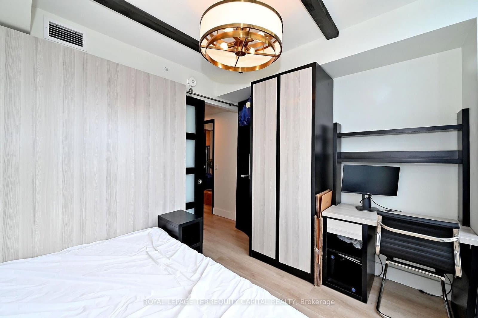 145 Columbia Street W, Unit 2001 thumbnail 27