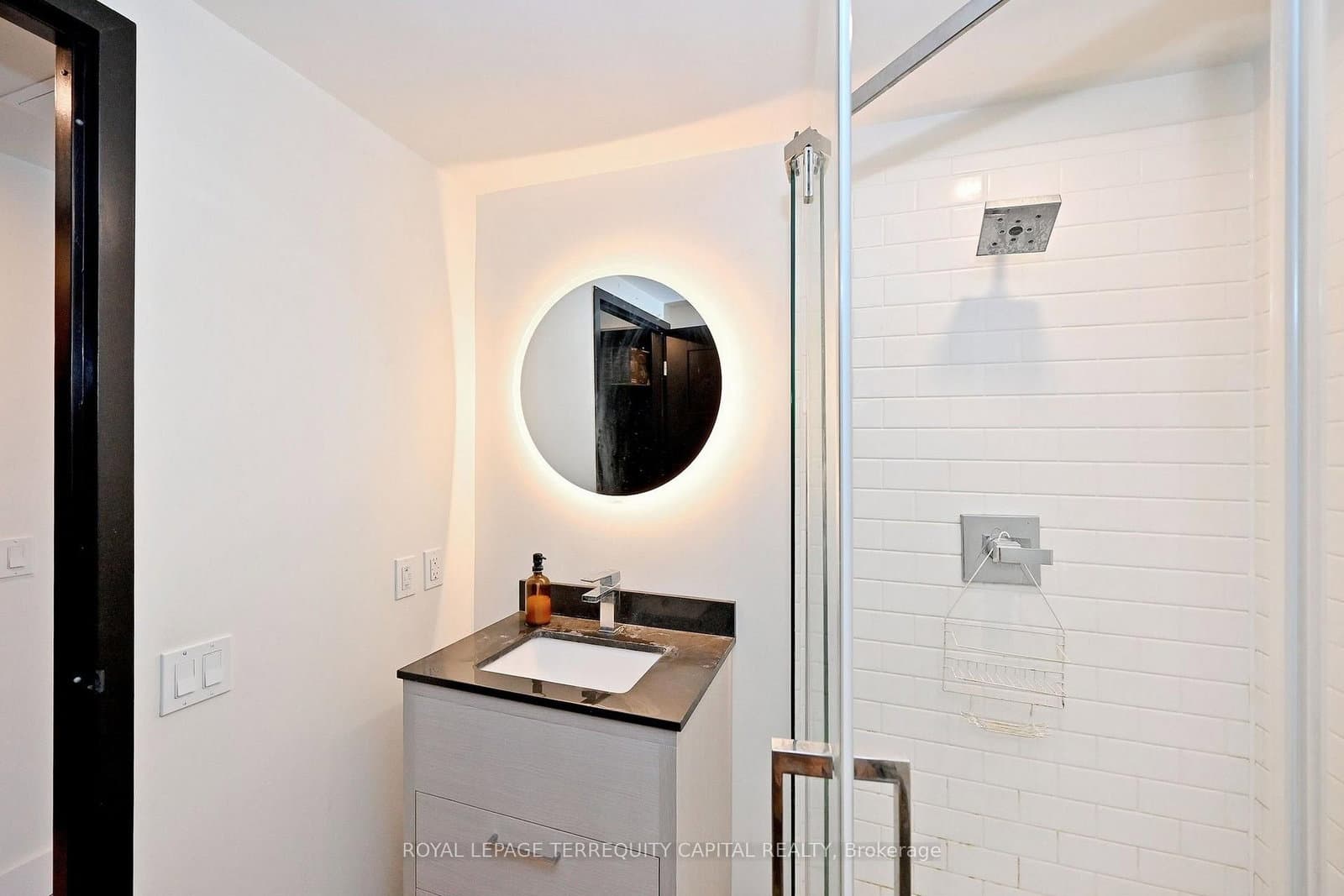 145 Columbia Street W, Unit 2001 thumbnail 32