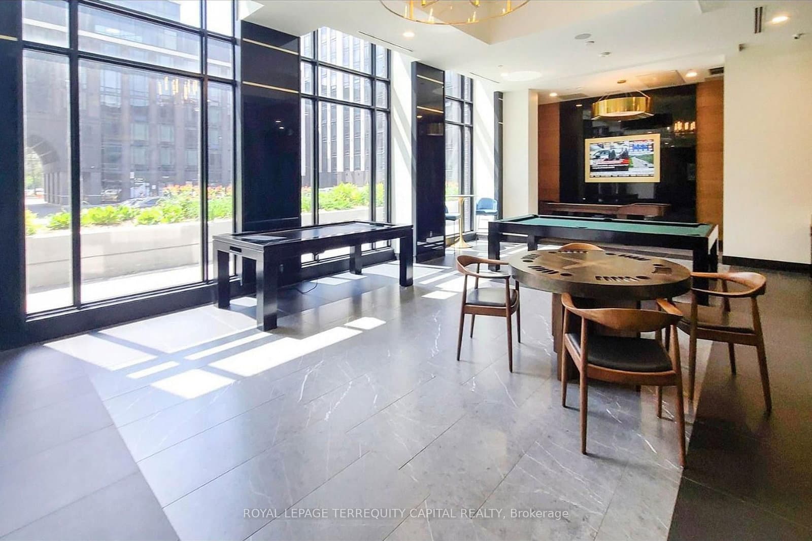 145 Columbia Street W, Unit 2001 thumbnail 44