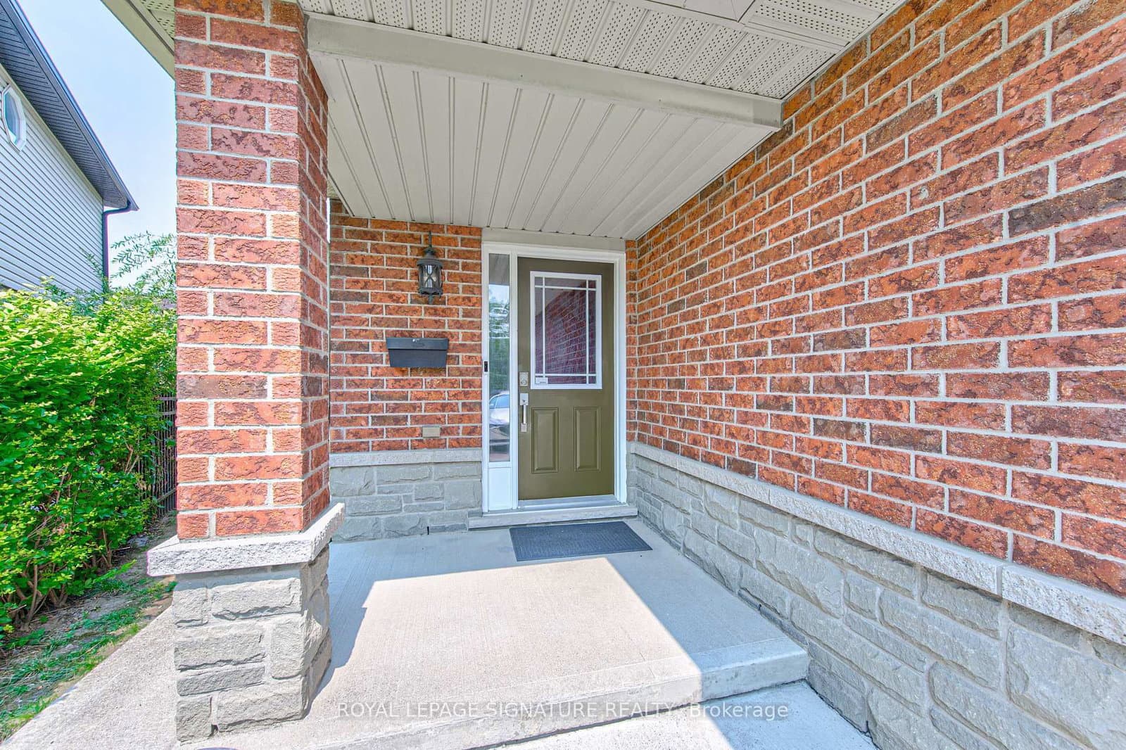 270 Springvalley Crescent thumbnail 3