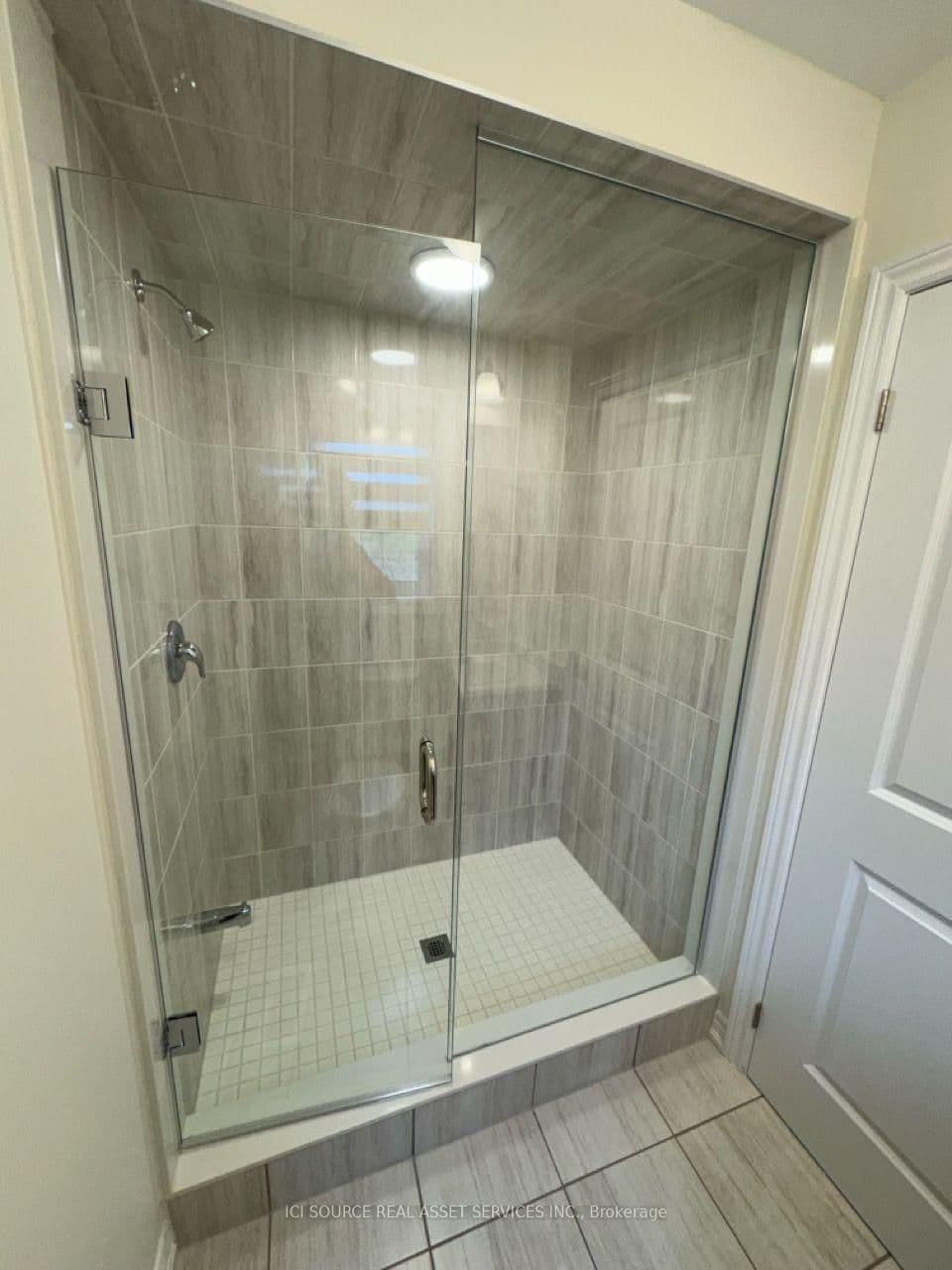 10 Guernsey Drive thumbnail 43