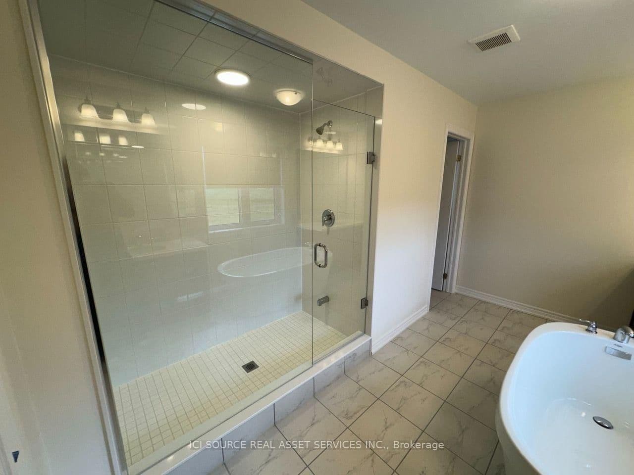 10 Guernsey Drive thumbnail 53