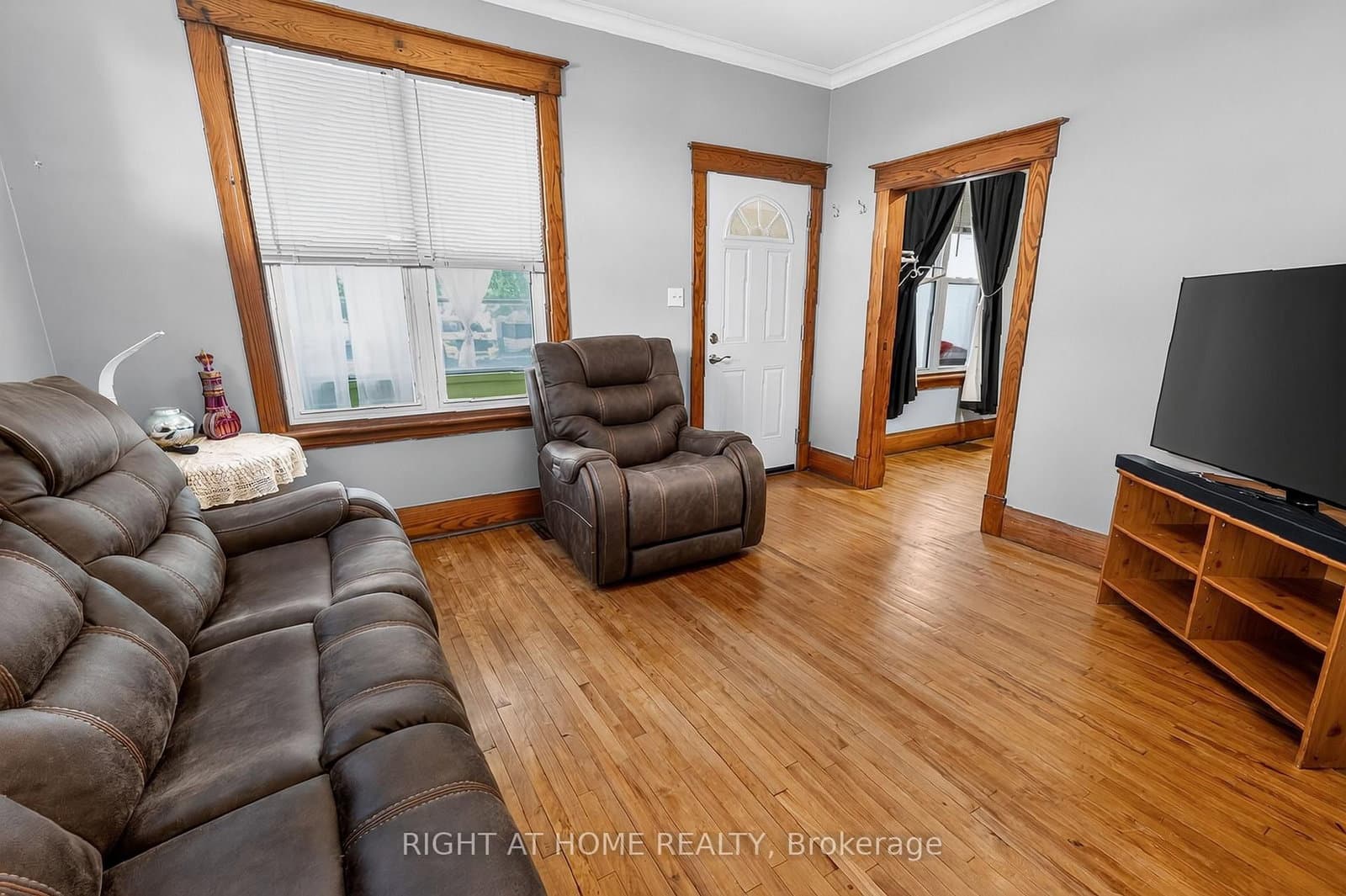 72 Maple Street thumbnail 3