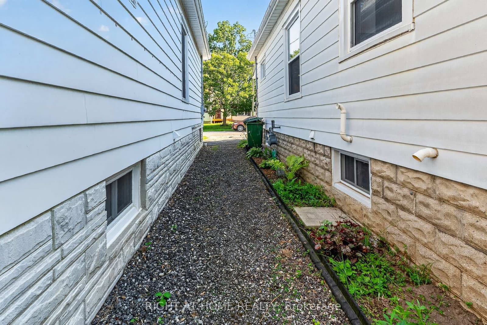 72 Maple Street thumbnail 34