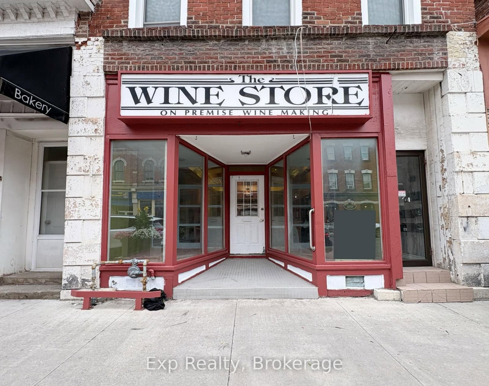41 Dundas Street E - Image 1