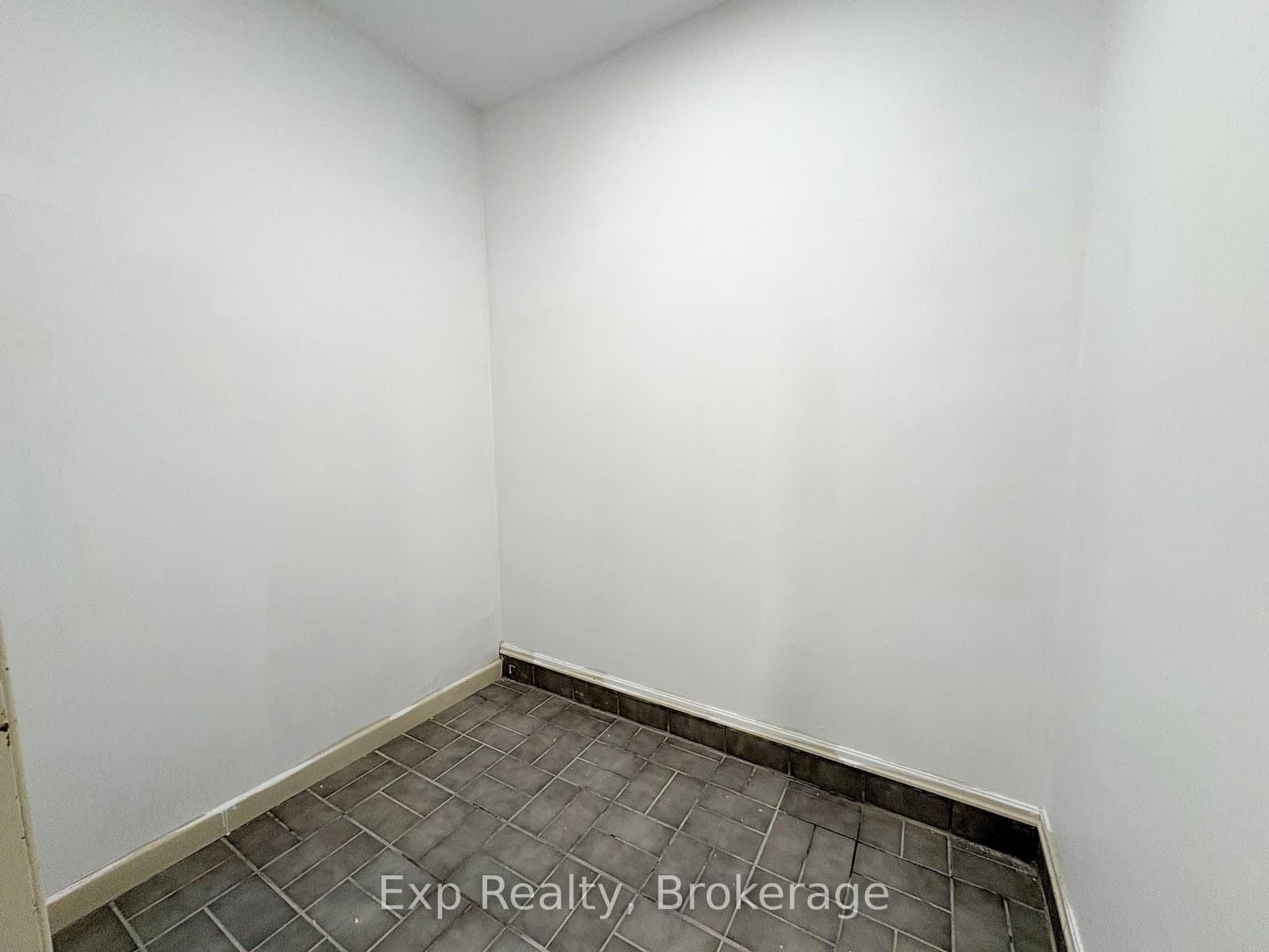 41 Dundas Street E thumbnail 10