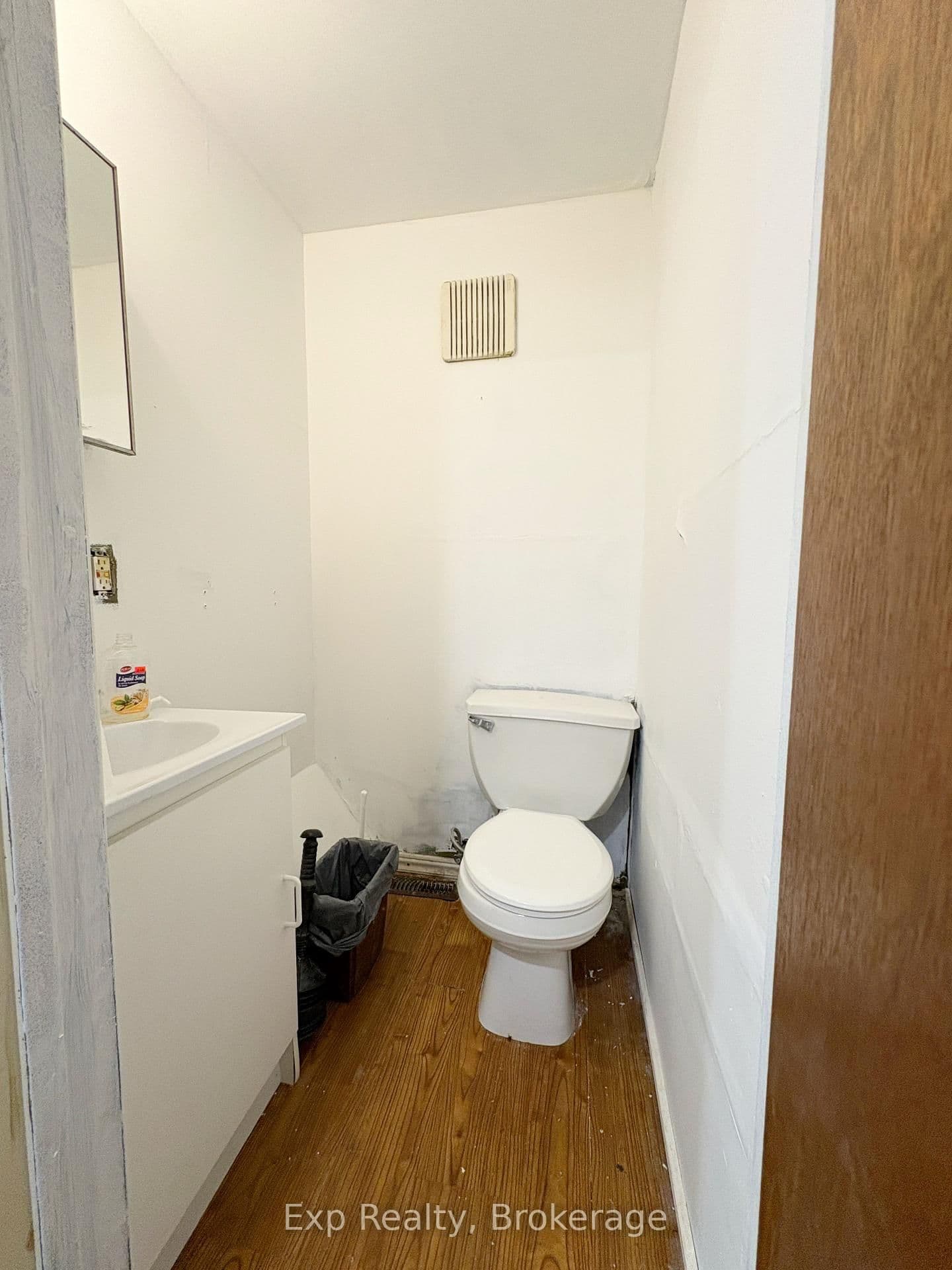 41 Dundas Street E thumbnail 11