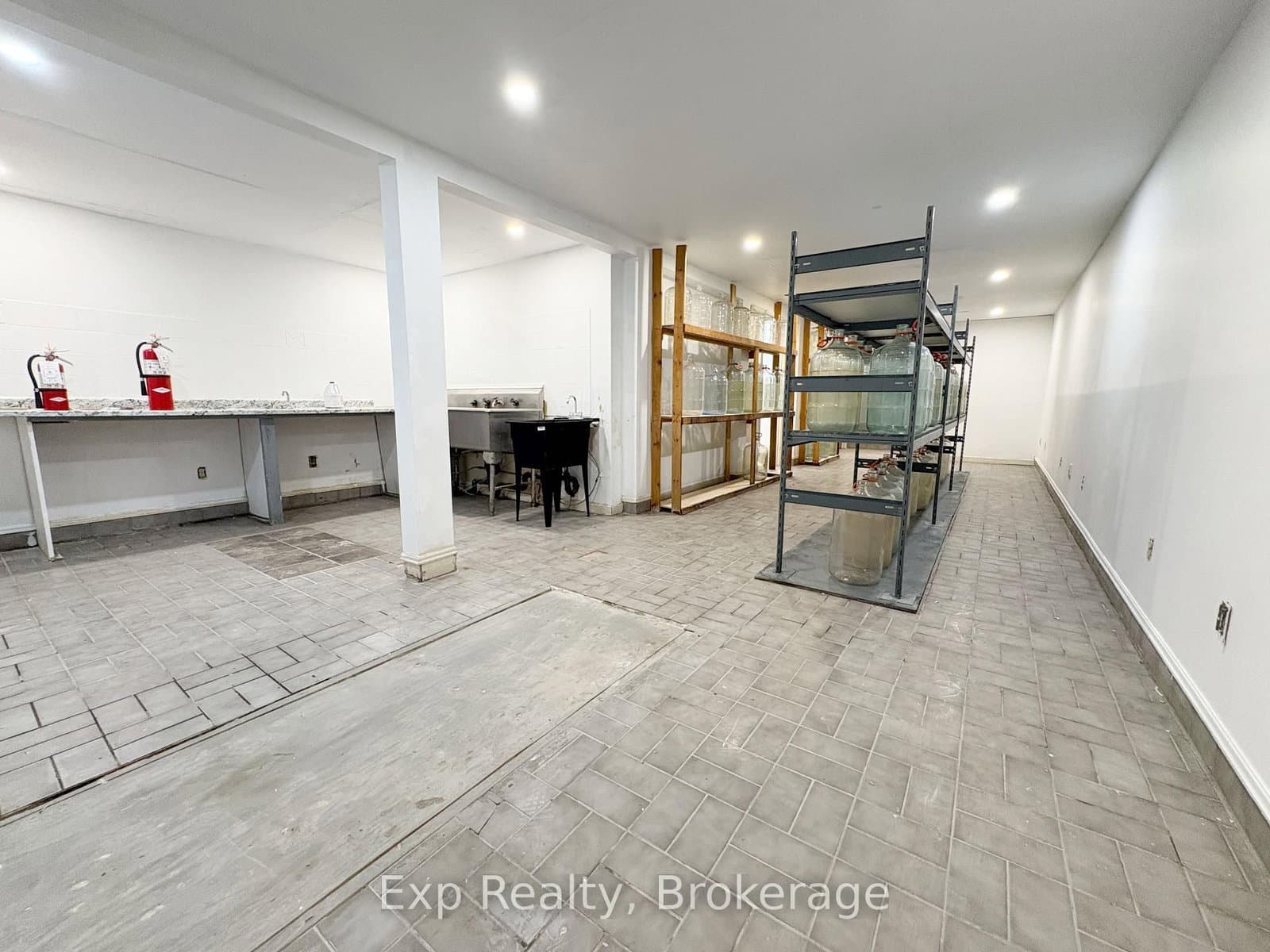 41 Dundas Street E thumbnail 6
