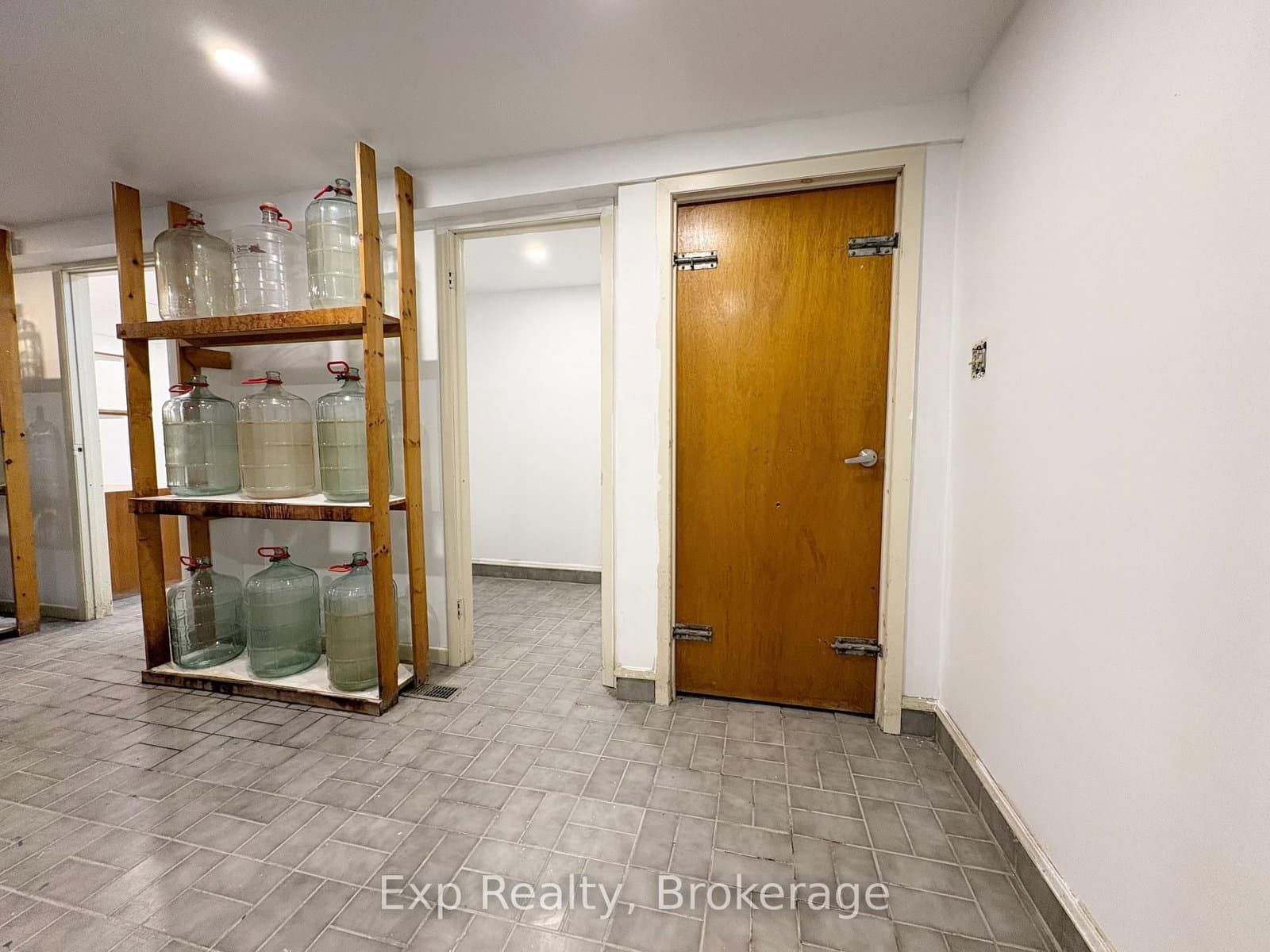 41 Dundas Street E thumbnail 7
