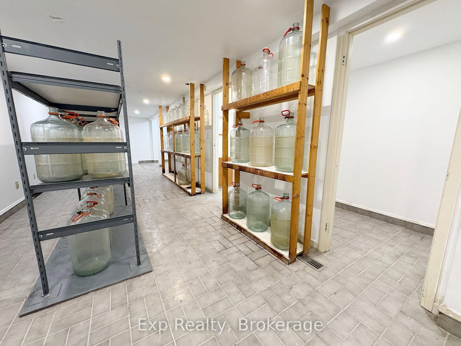 41 Dundas Street E thumbnail 8