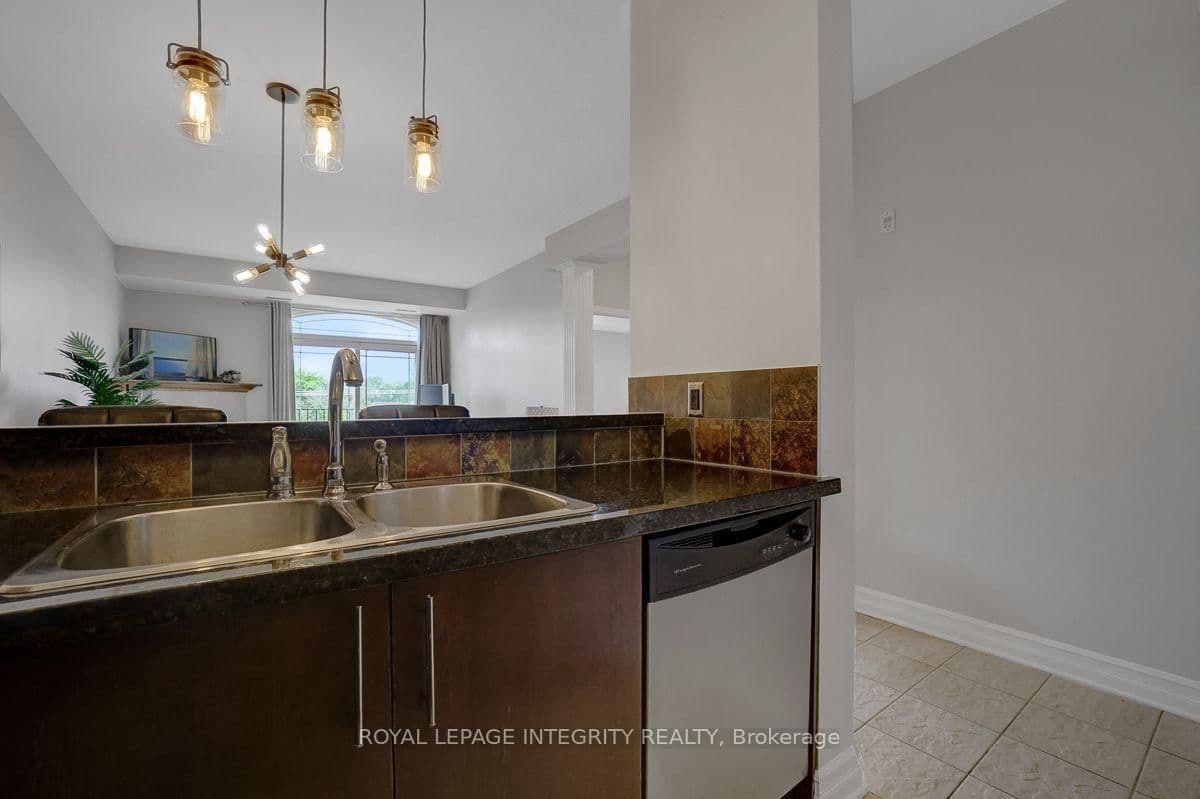 711 Churchill Avenue N, Unit 402 thumbnail 15