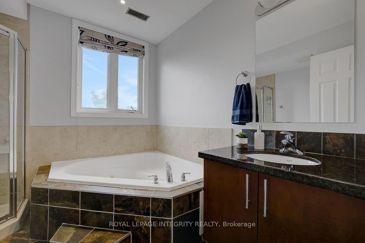 711 Churchill Avenue N, Unit 402 thumbnail 22