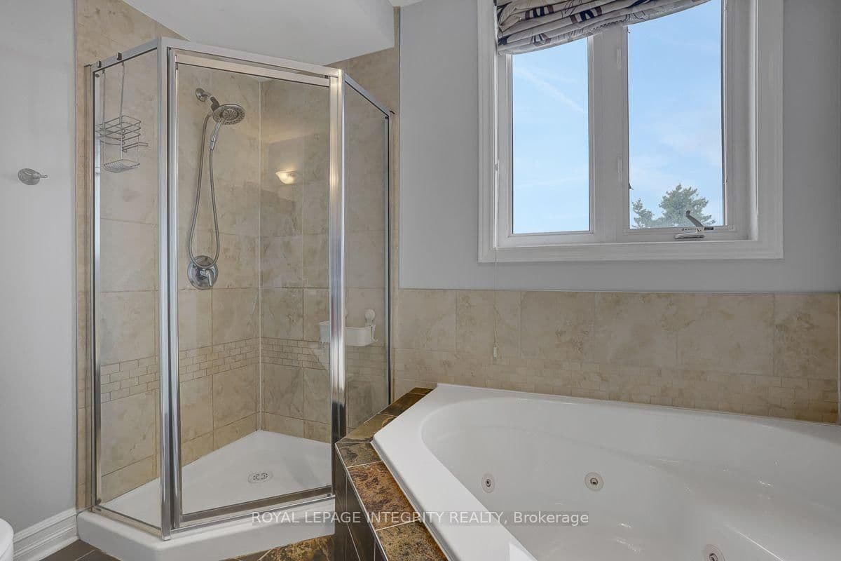 711 Churchill Avenue N, Unit 402 thumbnail 23