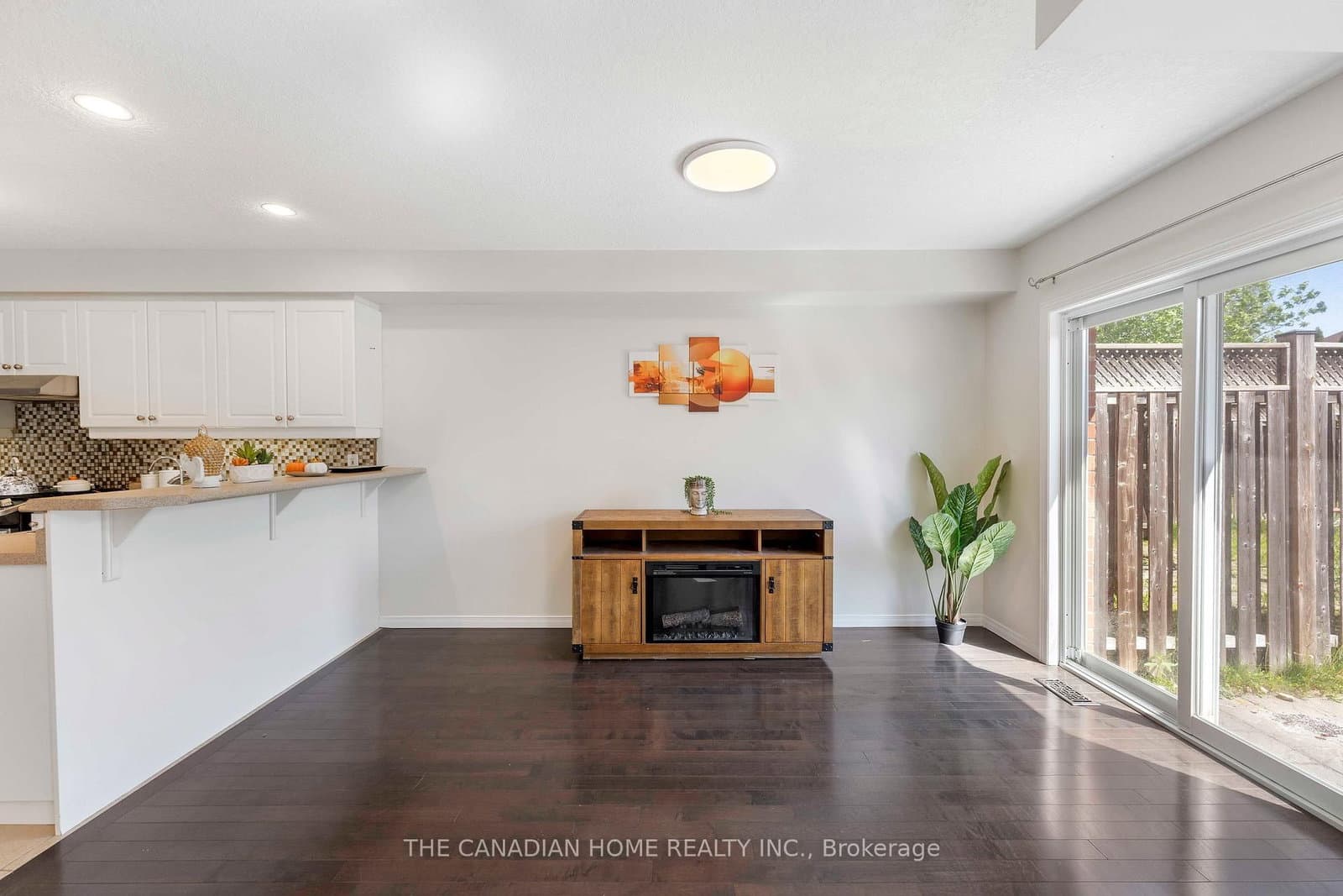 500 Robert Ferrie Drive thumbnail 3