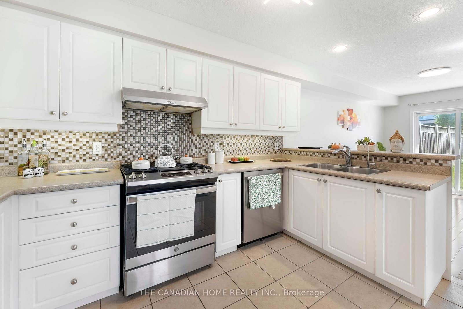 500 Robert Ferrie Drive thumbnail 5